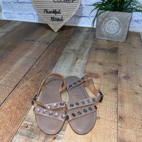 Frye Women's Morgan Hammered Stud Sandal
Size 6.5 - Picture 12 of 12